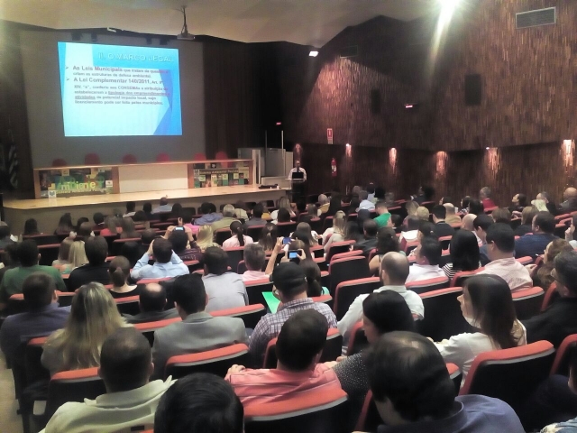 Palestra sobre conselhos reuniu representantes de vários municípios