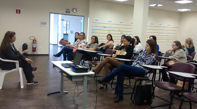 Depois de conhecer a escola, o grupo de Lençóis conversou com sua anfitriã