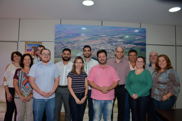 Prefeito Prado recebeu em seu gabinete os integrantes da nova diretoria