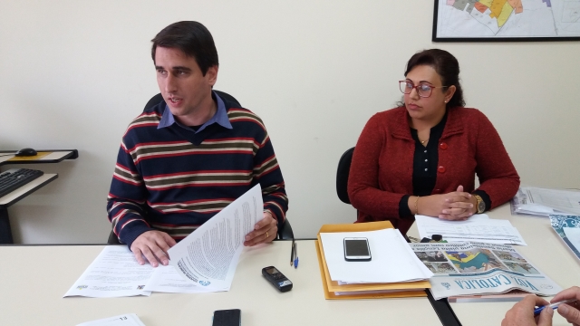O diretor de Saúde, Ricardo Conti e a enfermeira do GVE, Adriana Santana, falam sobre o primeiro caso de Gripe A de 2017