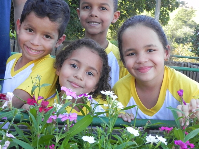 Alunos das escolas municipais visitam espaços e recebem orientações