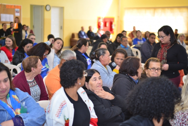 Palestrante interagiu com participantes durante a palestra
