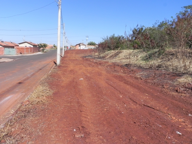 Espaço de calçadas foi limpo para dar segurança aos pedestres