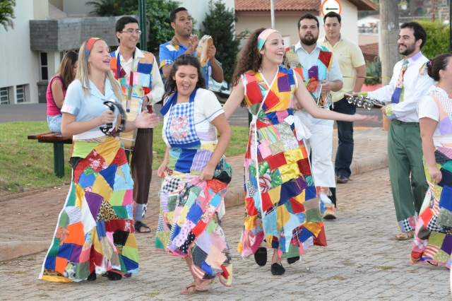 Grupo Faz e Conta vai encenar a peça Flor de Maravilha (foto arquivo) na Praça Helco Carani