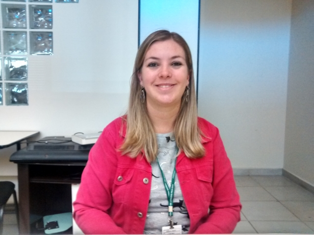 Coordenadora orienta para que donos levem animais durante a campanha