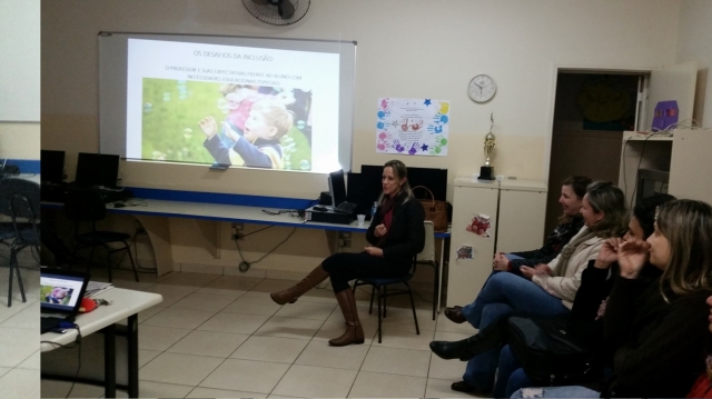 Psicóloga abordou tema da inclusão durante semana especial