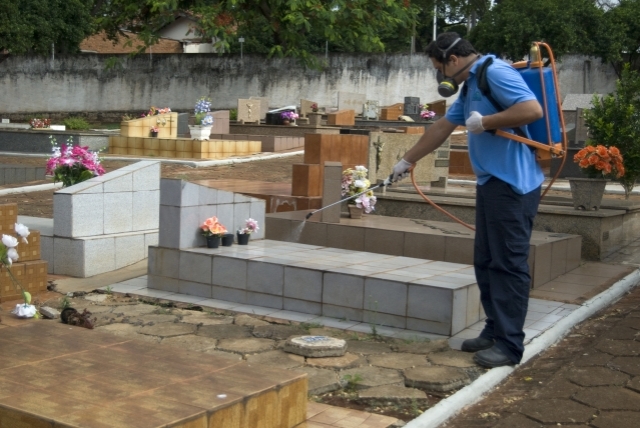 O cemitério ficará fechado para o serviço de dedetização