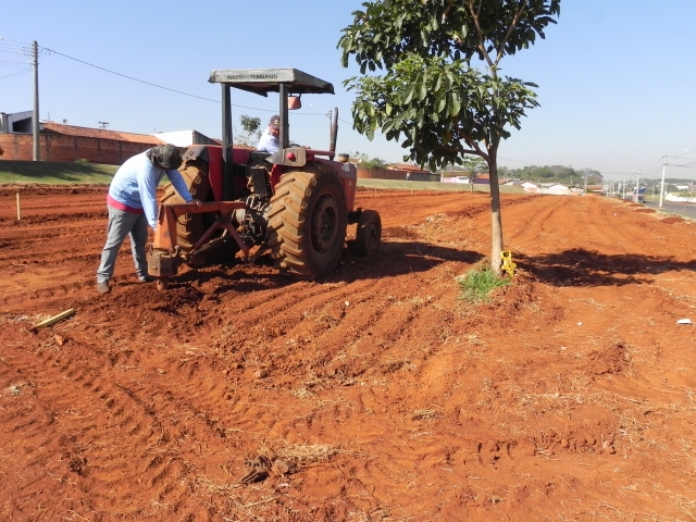 Durante a semana a equipe da diretoria preparou a área onde será criado o 10º Pomar Comunitário