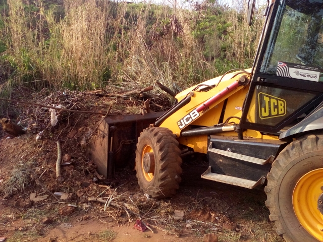 Máquina foi necessária para remover o lixo