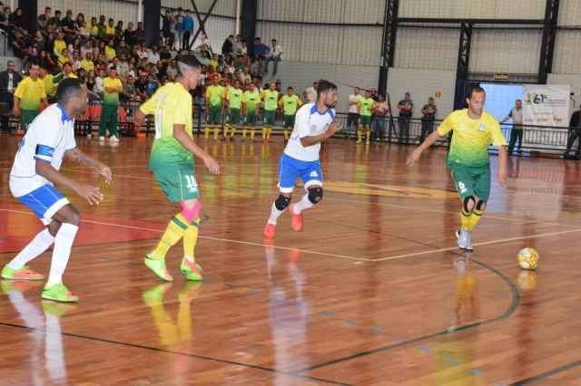 Equipe lençoense (amarelo e verde) durante a disputa pelo ouro nos Jogos Regionais
