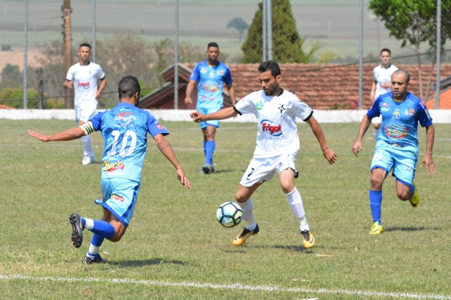 Grêmio Cecap (azul claro) disputa o título da Série A no domingo, 1º de outubro