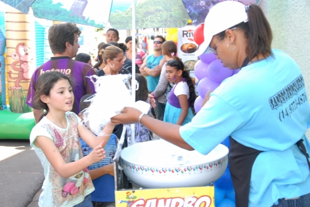 Varejão Municipal realiza neste domingo festa da criança; foto mostra evento do ano passado