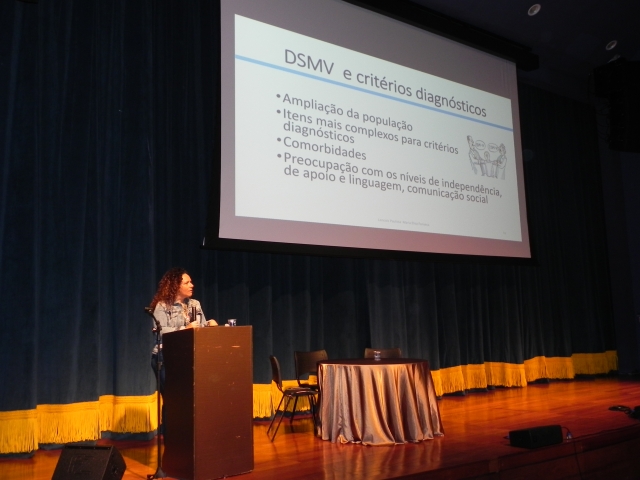 Maria Elisa fala sobre autismo para pais, professores e profissionais que trabalham com educação especial em Lençóis Paulista