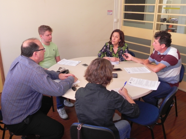 Neusa Carone, diretora de Educação, fala com a imprensa sobre convênio com a Sorri-Bauru