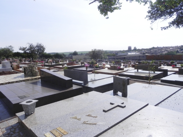 Apenas limpeza de túmulo poderá ser feita até a terça-feira, 31. Prazo para reformas termina no domingo, 29