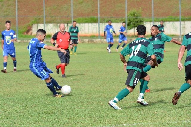 Asa Branca (uniforme azul claro) foi derrotado pela equipe de Borebi