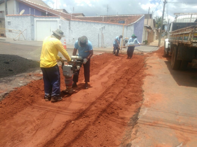 Diretoria de Obras dá atenção a locais onde pode haver empoçamento de água
