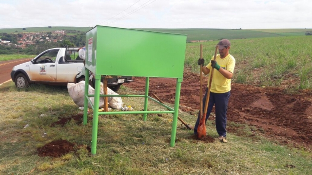 Nova lixeira evitará que o lixo seja depositado no chão, ao alcance dos animais