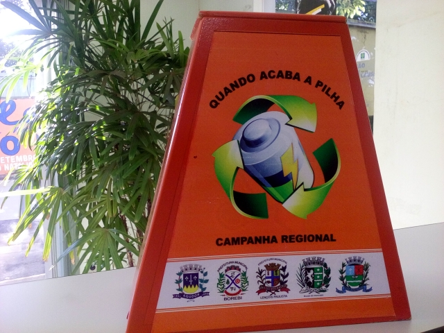 Urnas para descarte de pilhas e baterias usadas estão distribuídas nas escolas e no comério de Lençóis Paulista