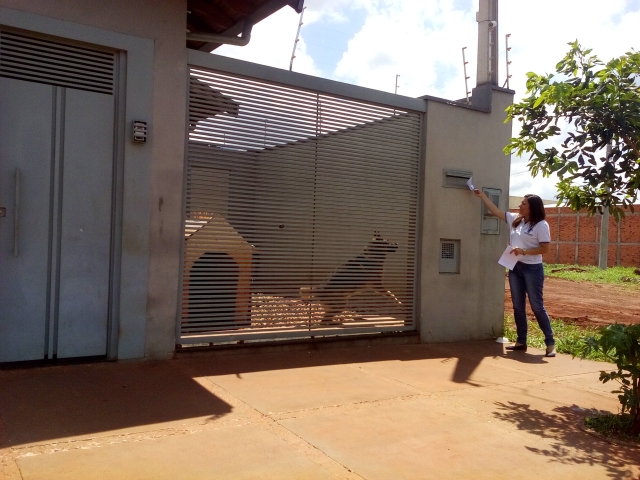 Servidores da Diretoria de Meio Ambiente entregaram informativos em todas as casas dos dois bairros