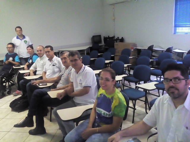 As reuniões ocorrem mensalmente e são abertas à participação popular