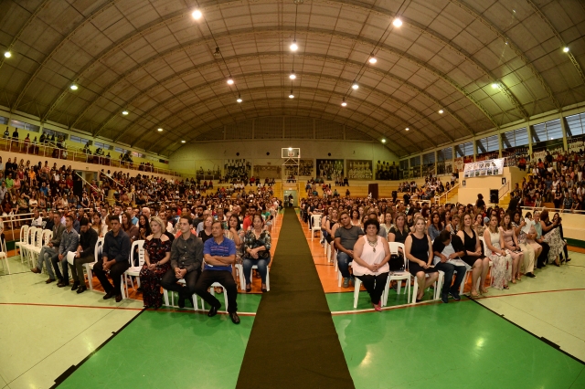 Mais de 600 alunos participaram da cerimônia de formatura realizada na CSEC