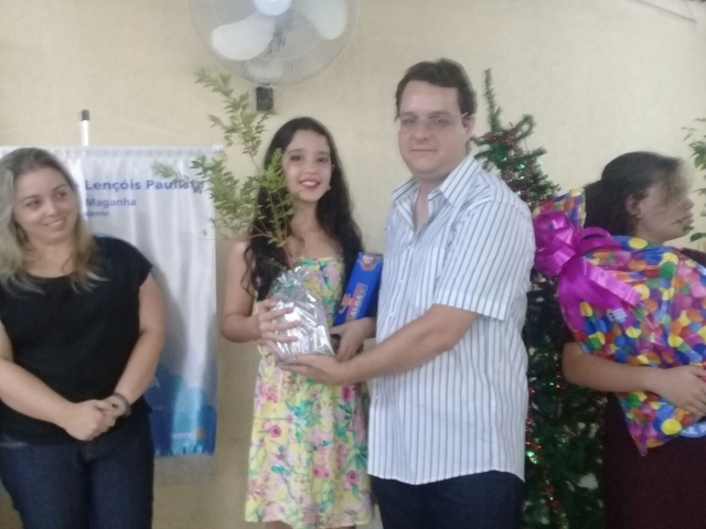 Duas alunas do Colégio São José e duas da escola Lina Bosi Canova foram as vencedoras do concurso de redação