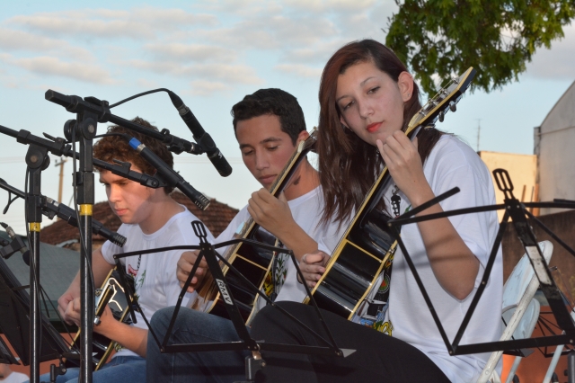 Entre os cursos oferecidos está o de violão MPB e caipira