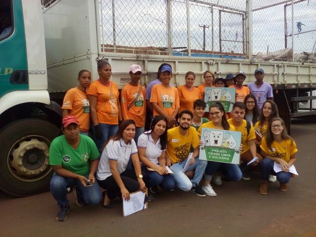 Jovens do Interact Club, do Rotary, apoiaram a ação na Nova Lençóis