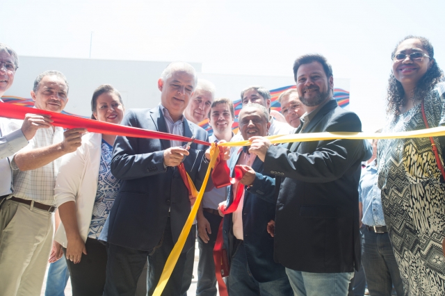 Vice-governador Márcio França corta fita de inauguração da ETECRI Hélvio Moretto