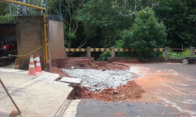 Trecho da Rua Mário Dalbém, no Jardim Grajaú, está sendo recuperado e receberá camada asfáltica
