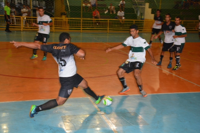 Atlético Lençóis (branco e preto) derrotou o Unidos por 7 a 2