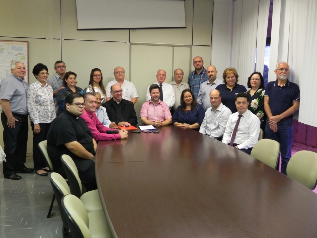 Cerimônia de cessão de imóvel onde vai funcionar o programa Acolhe Mais Mãe da Piedade