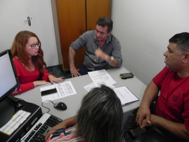 Jonadabe de Souza recepcionou os representantes de São Manuel