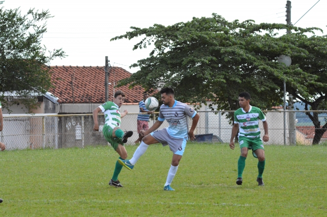 Fechando a rodada, Nova Lençóis (verde e branco) venceu o Real