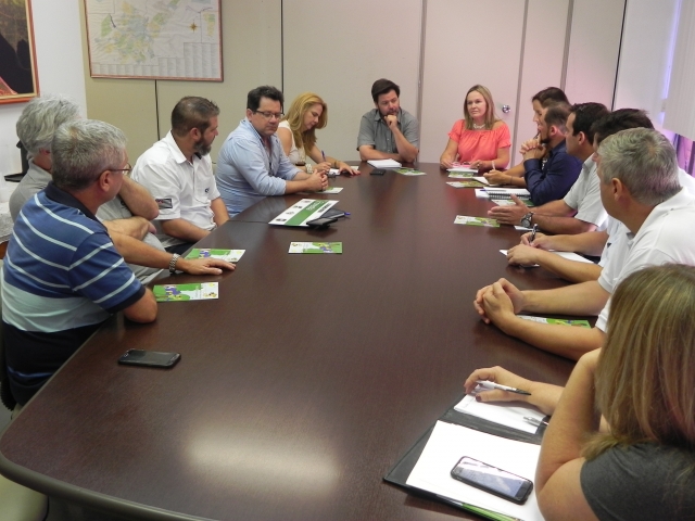 Reunião marcada pelo prefeito Prado a pedido de vereadora Diusa discutiu implantação do CEP Rural