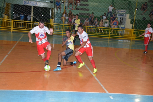 Lar Doce Bar (uniforme vermelho e branco) venceu mais uma na competição