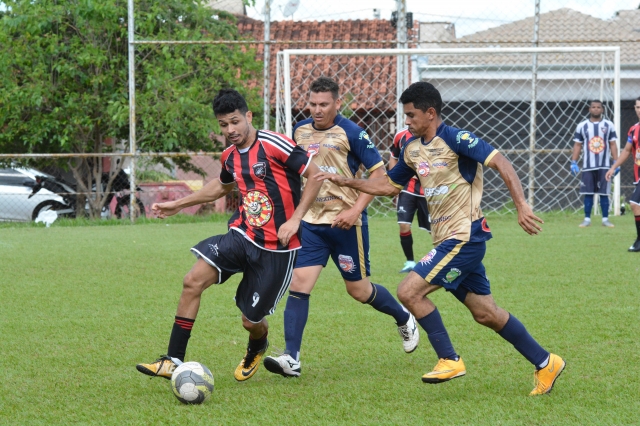 Lance da vitória do Nova Lençóis sobre o Renegados (uniforme vermelho e preto)