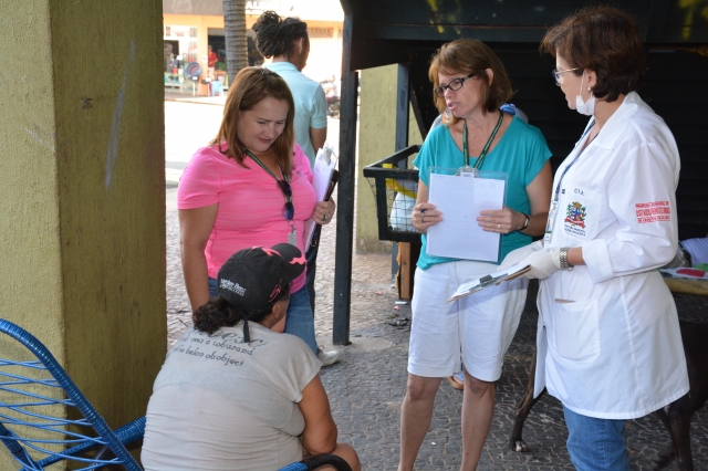 Trabalho foi realizado nessa terça-feira junto ao moradores em situaçao de rua próximo ao Shopping