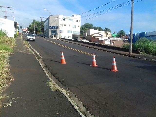 Parte da pista de rolamento está interditada devido o afundamento do asfalto