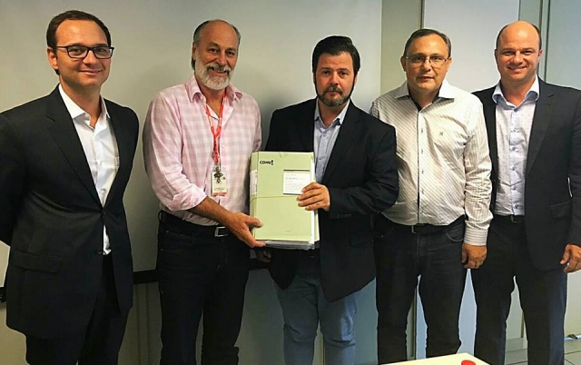 Prado, Julio e Rodrigo com Aguinaldo e Ernesto, diretores da CDHU