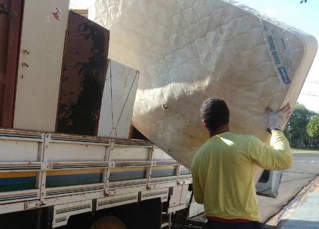 Serão recolhidos restos de móveis em geral, colchões, madeiras e sofás, entre outros