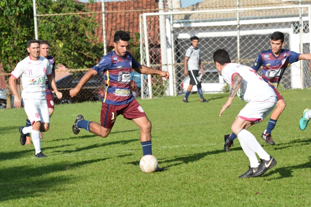 São José goleou Asa Branca (uniforme branco) e garantiu vaga nas semifinais do Society