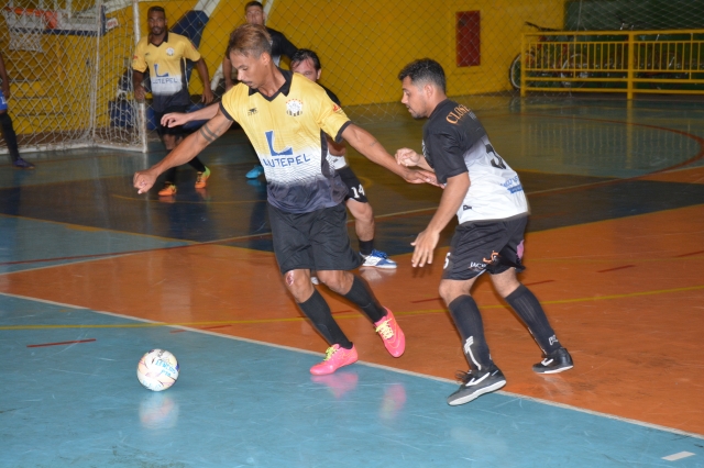 Santa Luzia (camisas amarelas) disputa final da Série Ouro na sexta