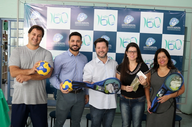 Prefeito Prado durante evento na Escola Eliza Pereira de Barros