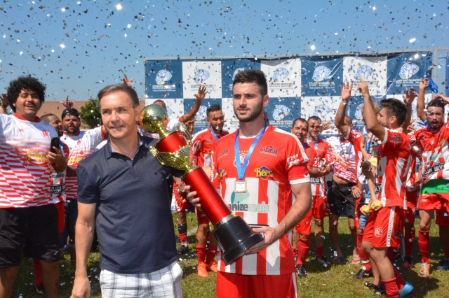 O vereador e Líder do Governo na Câmara representou o prefeito Prado na cerimônia de premiação após a decisão