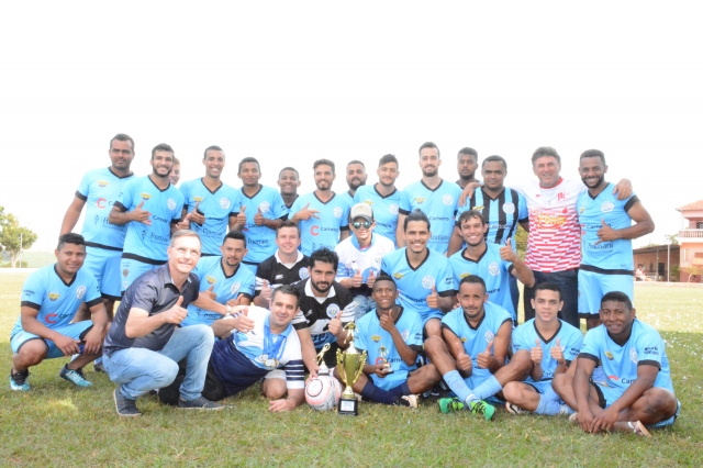 Jogadores do Nacional conquistaram o Torneio do Trabalhador goleando Alfredo Guedes nesse domingo, 13