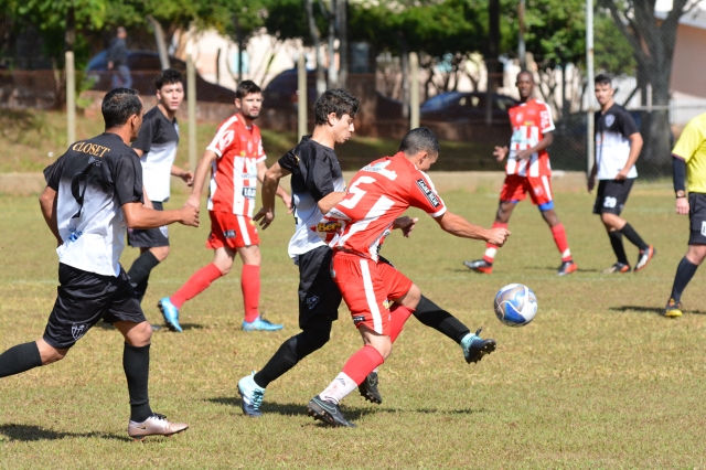 Expressinho (vermelho) estreou com vitória na abertura da Série A
