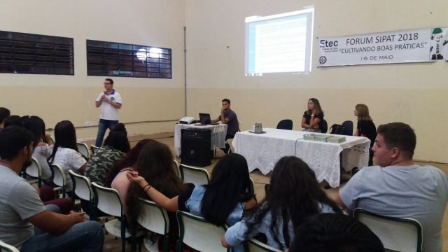 O educador ambiental e interlocutor Helton Damacena apresentou o Programa Município Verde Azul (PMVA)