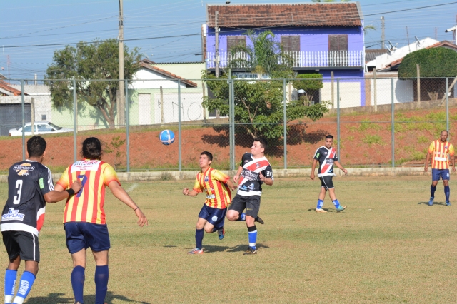 Lar Doce Bar (uniforme preto) venceu Sport Lençóis pela segunda rodada da Série B